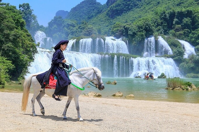 Les costumes traditionnels et même le cheval sont en location