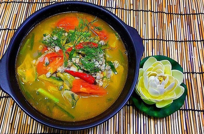Canh hen khe chua est une source de nutriments pour le corps