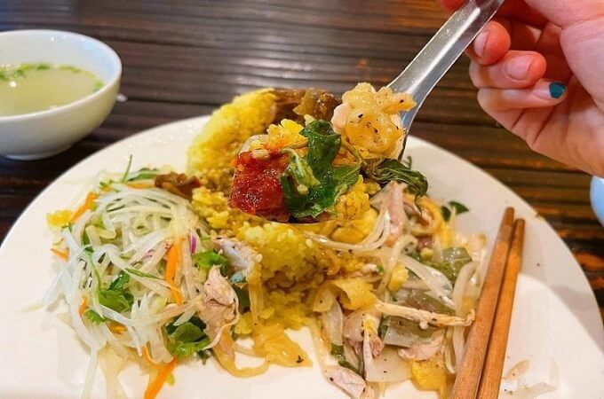 Le riz au poulet a été vendu dans les grands restaurants, Hoi An