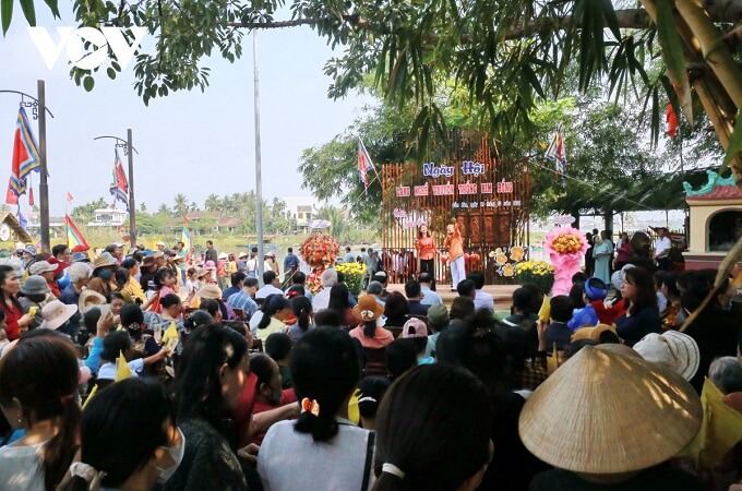 Ne manquez pas la grande fete du village Kim Bong