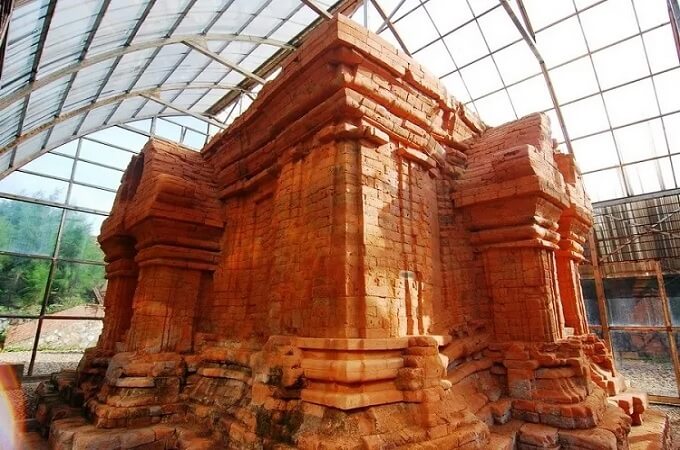 La tour Phu Dien a été construite au VIIIe siècle