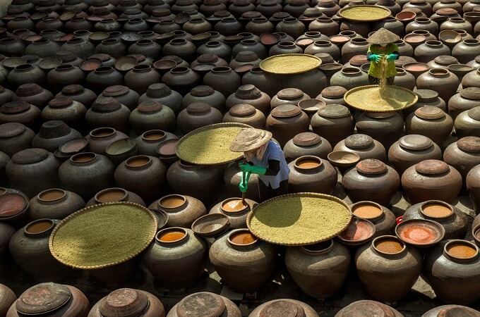 Production de la sauce de soja de Bân