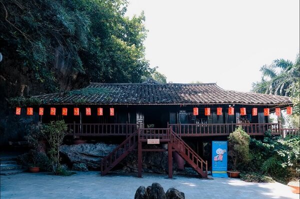 Salle d'exposition de la pagode Tam Thanh
