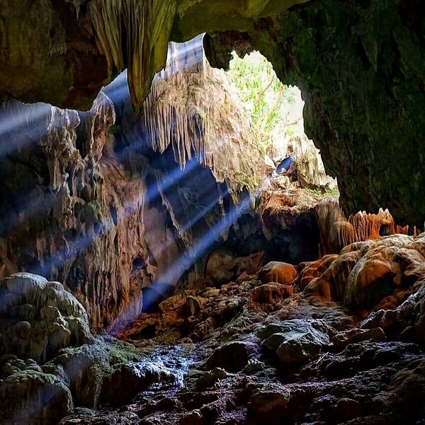 L'éclairage naturel de la grotte paradis