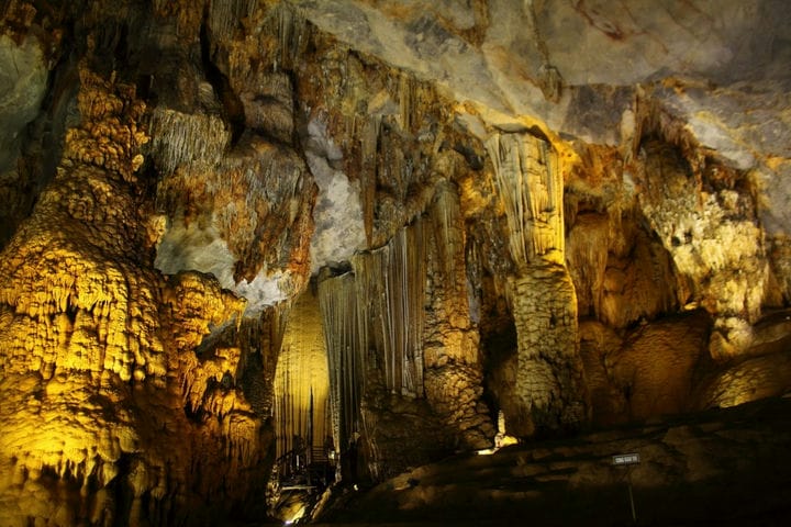 Visiter Ninh Binh 2 jours en famille grotte thien ha