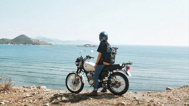 Les jeunes apprécient la moto pour le trajet à destination de Saigon