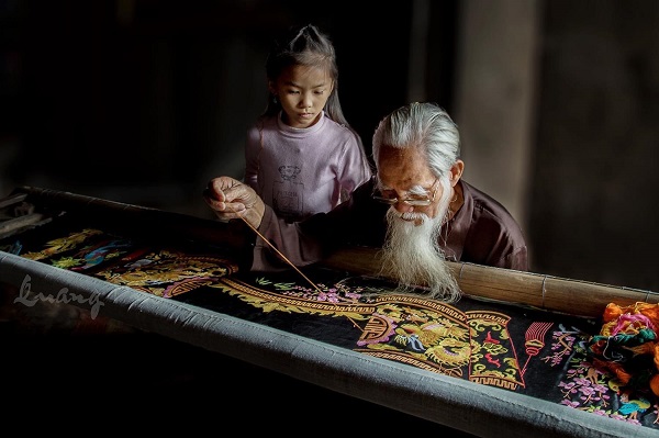 Broderie traditionnelle à la main