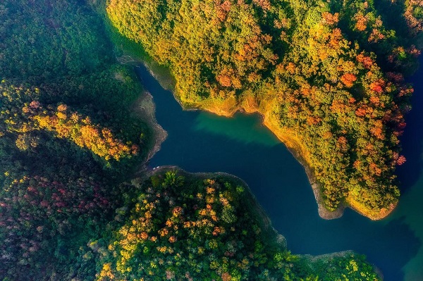 La beauté charmante du lac Ban Viet