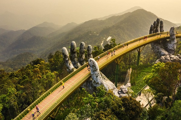Le pont d'Or ou golden bridge à Da Nang