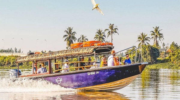 Visite les tunnels de Cu Chi en bateau ou en canoë sur la rivière Saigon