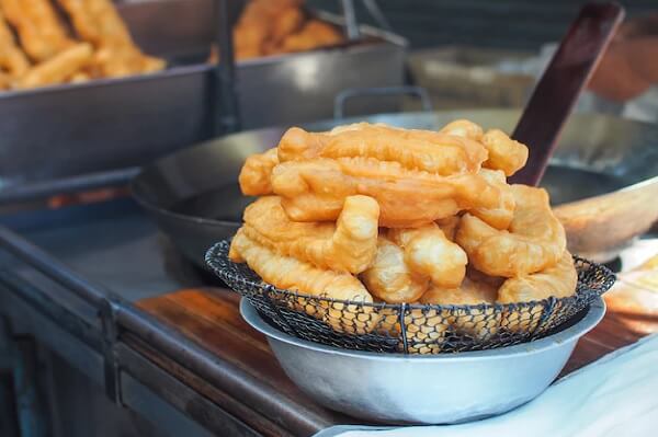 Beignets frits croustillants de quay sont indispensables pour certains gens
