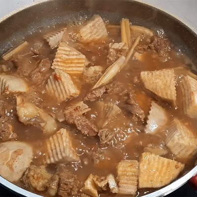 Côtes de bœuf mijotées à la citronnelle