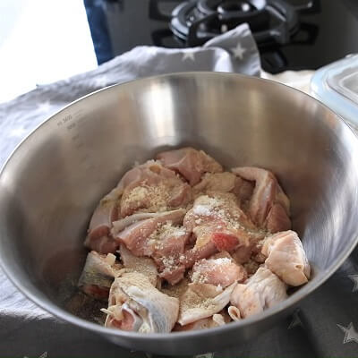 Faire mariner le poulet